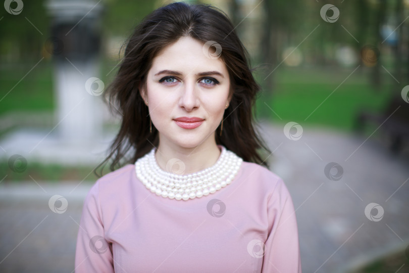 Скачать Портрет молодой красивой армянки фотосток Ozero