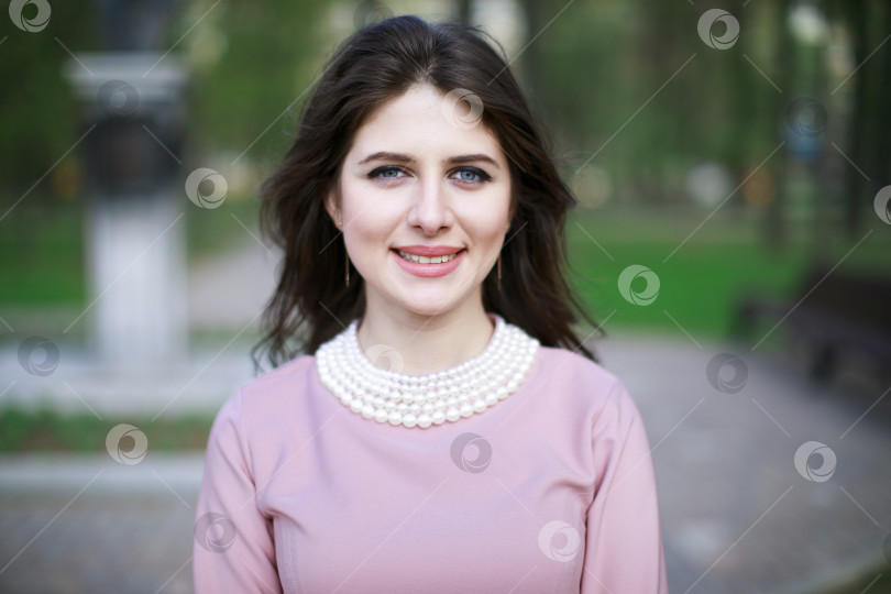 Скачать Портрет молодой красивой армянки фотосток Ozero