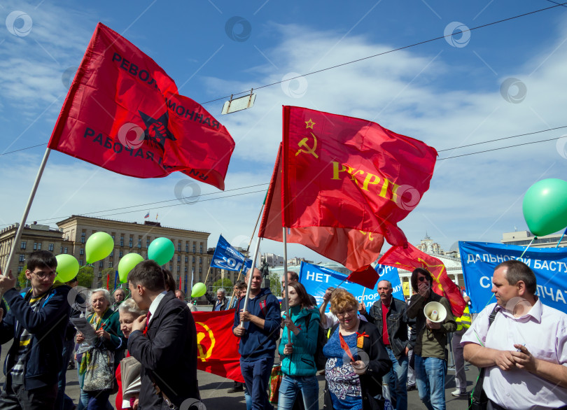 Скачать Шествие участников первомайской демонстрации по проспекту Ленина в Воронеже фотосток Ozero