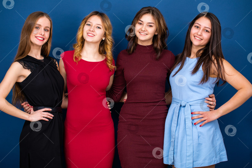 Скачать Четыре портрета красивых женщин крупным планом фотосток Ozero