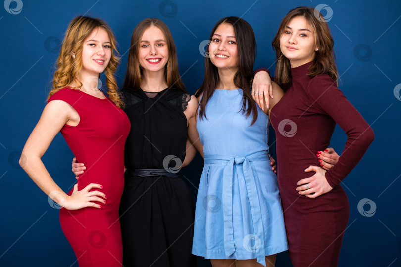 Скачать Четыре портрета красивых женщин крупным планом фотосток Ozero