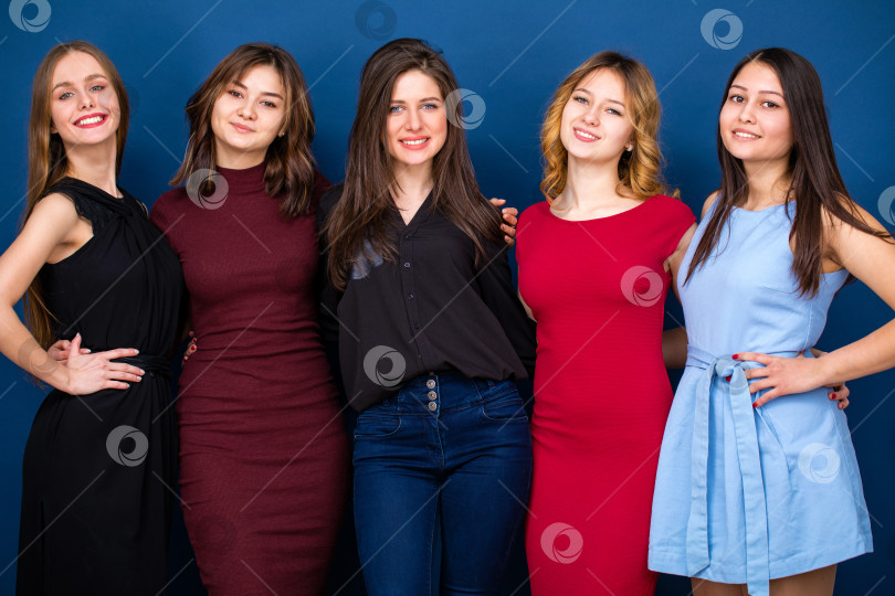 Скачать Пять портретов красивых женщин крупным планом фотосток Ozero
