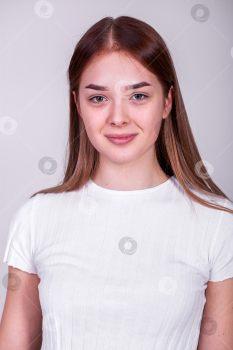 Скачать Портрет молодой красивой женщины крупным планом фотосток Ozero