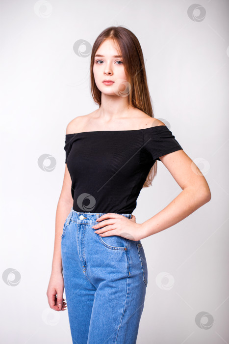 Скачать Портрет молодой красивой женщины крупным планом фотосток Ozero