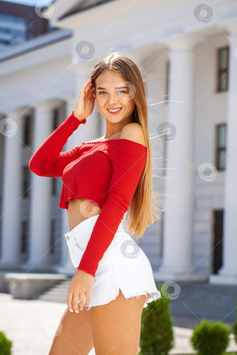 Скачать Портрет молодой красивой девушки фотосток Ozero