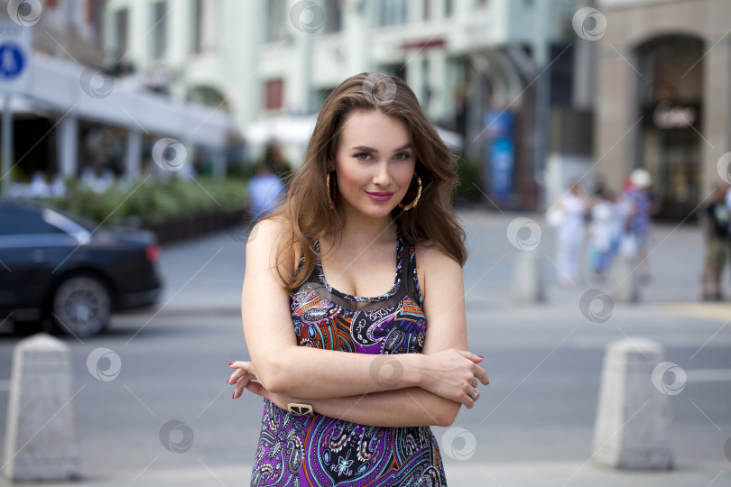 Скачать Красивая молодая женщина фотосток Ozero