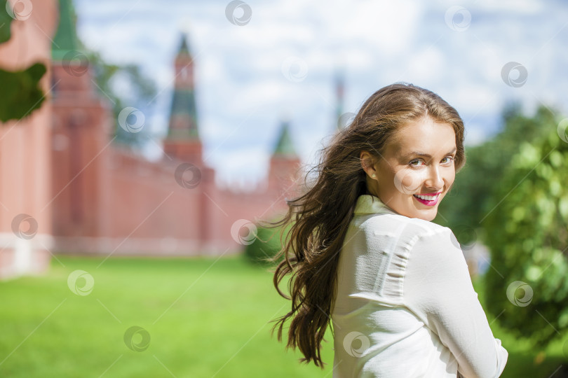 Скачать Портрет молодой светловолосой женщины фотосток Ozero