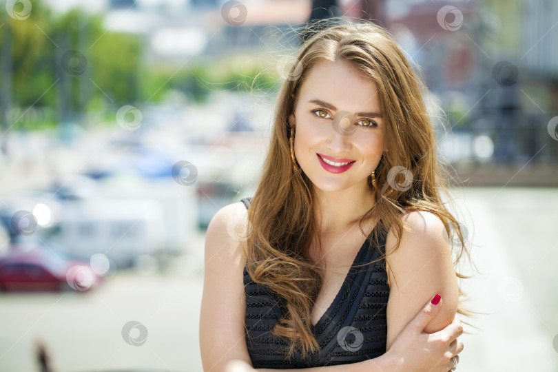 Скачать Молодая красивая женщина фотосток Ozero