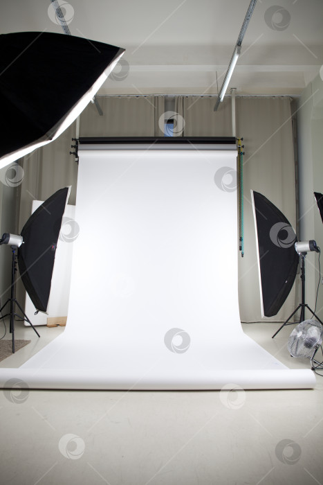Скачать Фотостудия со световым оборудованием фотосток Ozero