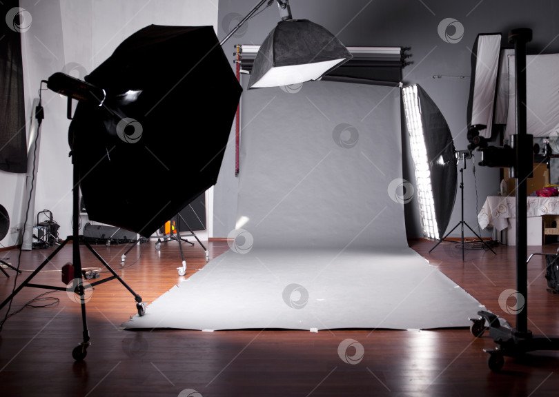 Скачать Фотостудия со световым оборудованием фотосток Ozero