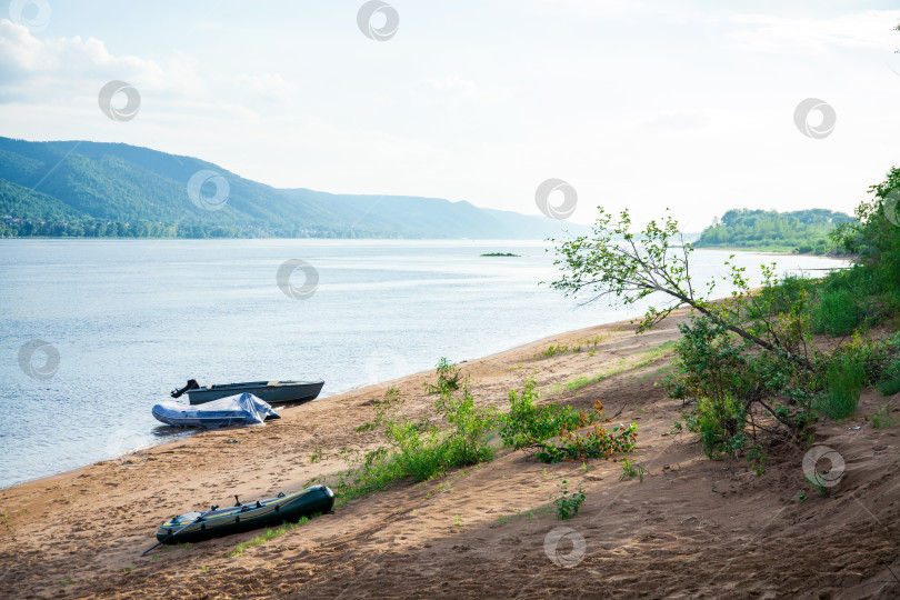 Скачать Русло реки Волга, Мастрюковские озера, Россия, Самара. Лето на природе фотосток Ozero