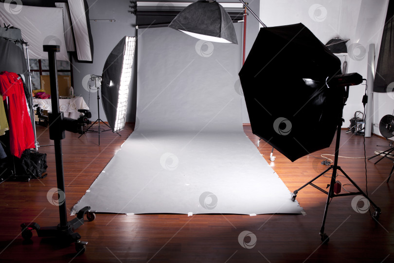 Скачать Фотостудия со световым оборудованием фотосток Ozero
