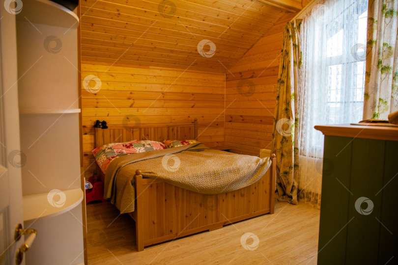 Скачать Спальня. Большая кровать фотосток Ozero