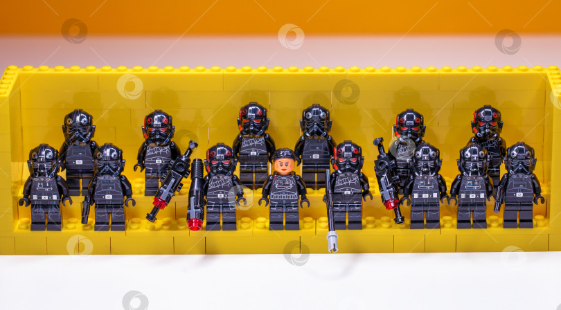 Скачать РОССИЯ, САМАРА, 7 февраля 2022 года - Конструктор Lego Star Wars с минифигурами. Отряд штурмовиков Инферно фотосток Ozero