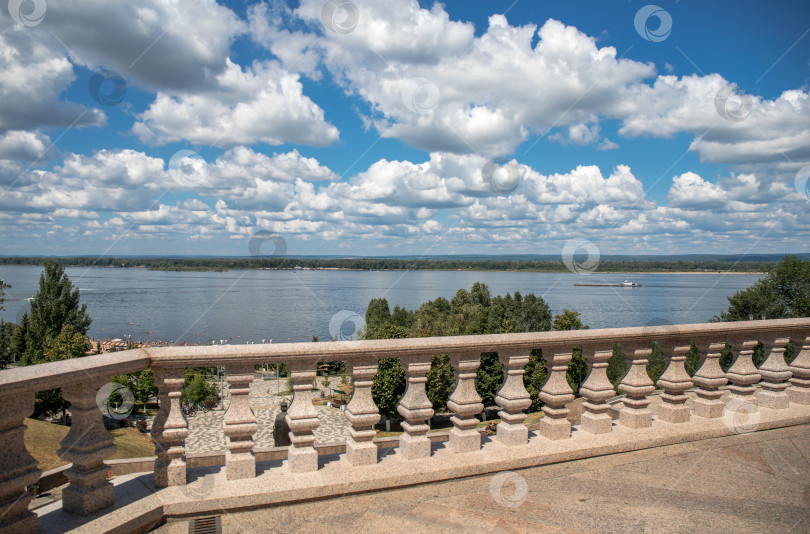 Скачать Вид на Волгу с балкона фотосток Ozero