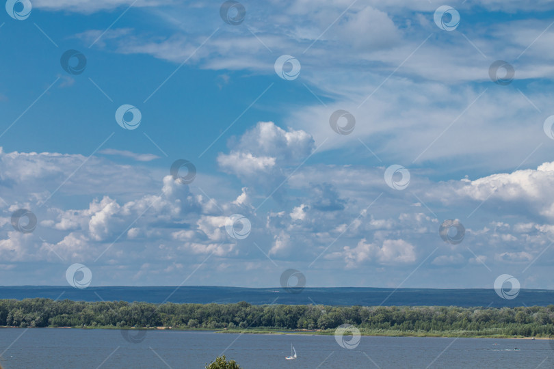 Скачать Небесный пейзаж и река Волга фотосток Ozero