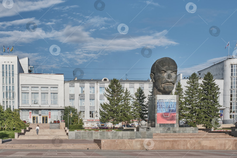 Скачать Площадь Советов в городе Улан-Удэ,Россия.Памятник Ленину.Здание Правительства Республики Бурятия фотосток Ozero