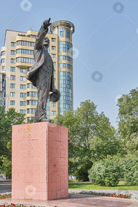 Скачать Скульптура Ленина - первый памятник Ленину в Новосибирске, Россия. фотосток Ozero