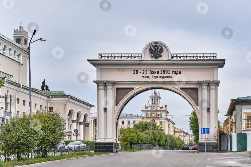 Скачать Триумфальная арка, Царские ворота. Исторический центр города Улан-Удэ, Россия фотосток Ozero