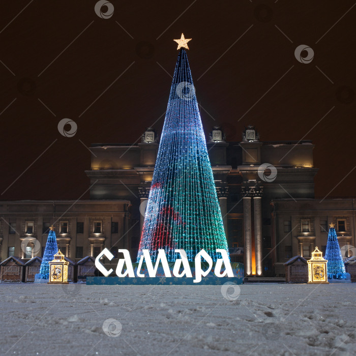 Скачать РОССИЯ, САМАРА, 20 января 2019 года, Рождественская елка на площади на фотосток Ozero