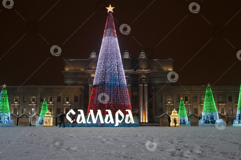 Скачать РОССИЯ, САМАРА, 20 января 2019 года, Рождественская елка на площади на фотосток Ozero