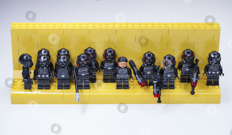Скачать РОССИЯ, САМАРА, 22 декабря 2021 года, Минифигурка Lego Star Wars, галстук пилота имперского истребителя фотосток Ozero