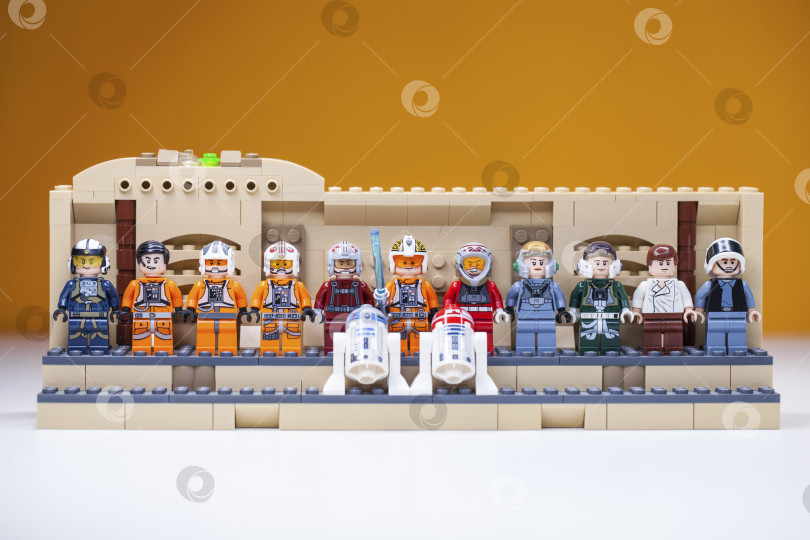 Скачать РОССИЯ, САМАРА, 22 декабря 2021 года, Минифигурка Lego Star Wars, галстук пилота имперского истребителя фотосток Ozero
