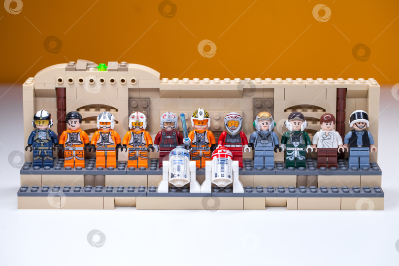 Скачать РОССИЯ, САМАРА, 22 декабря 2021 года, Минифигурка Lego Star Wars, галстук пилота имперского истребителя фотосток Ozero