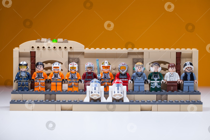 Скачать РОССИЯ, САМАРА, 22 декабря 2021 года, Минифигурка Lego Star Wars, галстук пилота имперского истребителя фотосток Ozero