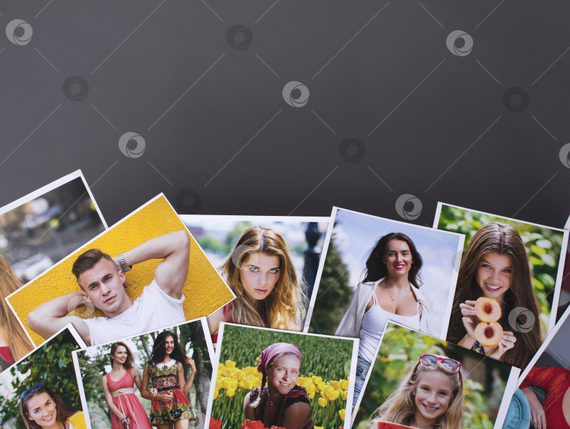 Скачать Продукция для фотопечати, коллаж из распечатанных портретных фотографий, выложенных фотосток Ozero