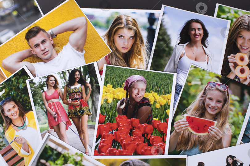 Скачать Продукция для фотопечати, коллаж из распечатанных портретных фотографий, выложенных фотосток Ozero