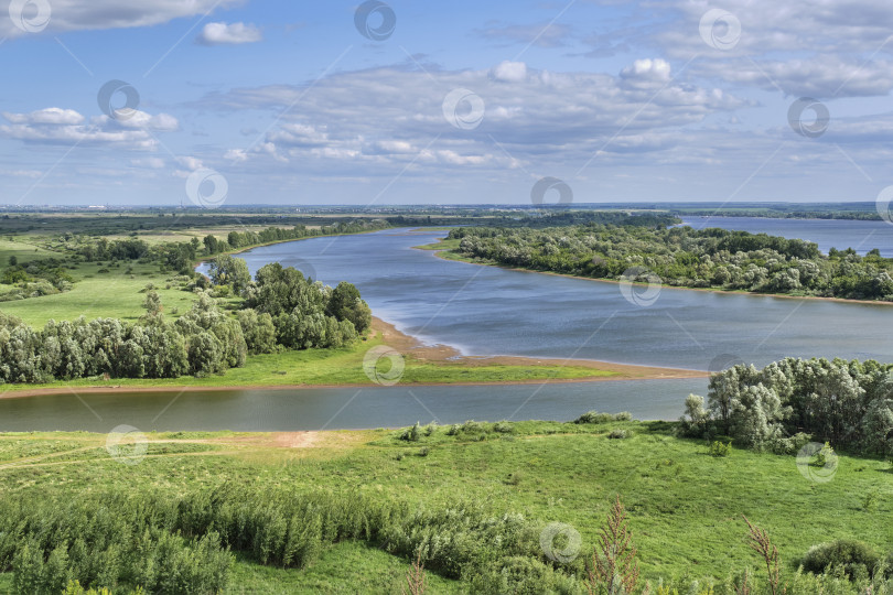 Скачать Вид на слияние двух рек Камы и Тоймы близ Елабуги, Россия. фотосток Ozero