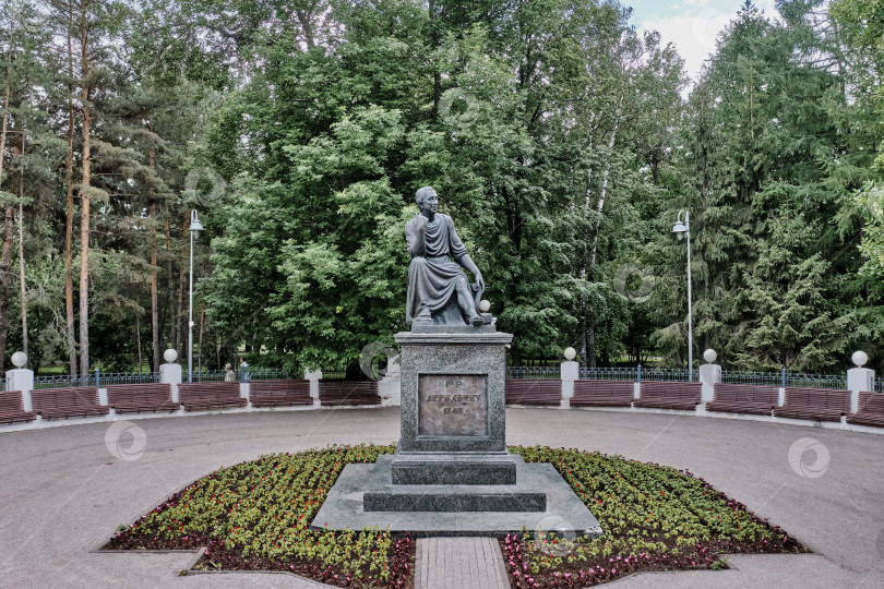 Скачать Памятник Державину в Лядском саду, Казань, Россия фотосток Ozero