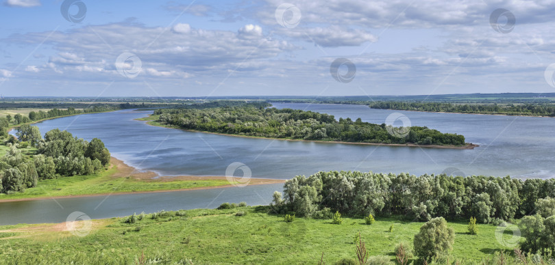 Скачать Слияние двух рек Камы и Тоймы близ Елабуги, Россия. фотосток Ozero