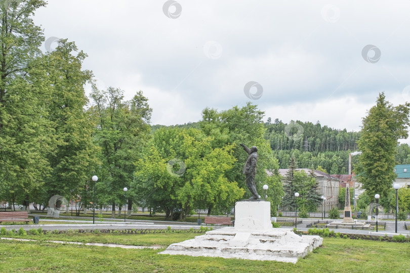 Скачать Исторический памятник Ленину в городском саду, Златоуст, Россия фотосток Ozero