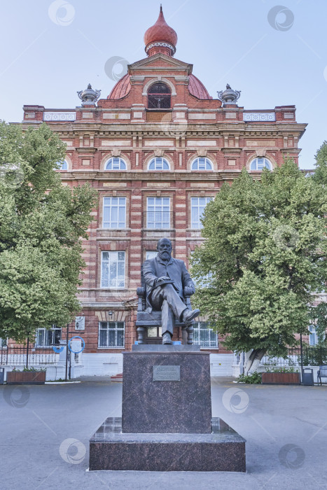 Скачать Памятник меценату, писателю Стахееву, Елабуга, Россия фотосток Ozero