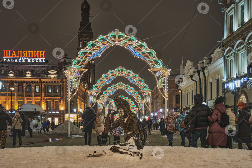 Скачать Зимний праздничный вечер на улице Баумана. Казань, Россия. фотосток Ozero