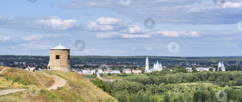 Скачать Каменная башня, крепость-мечеть. Городище, руины древнего поселения, Елабуга, Россия фотосток Ozero