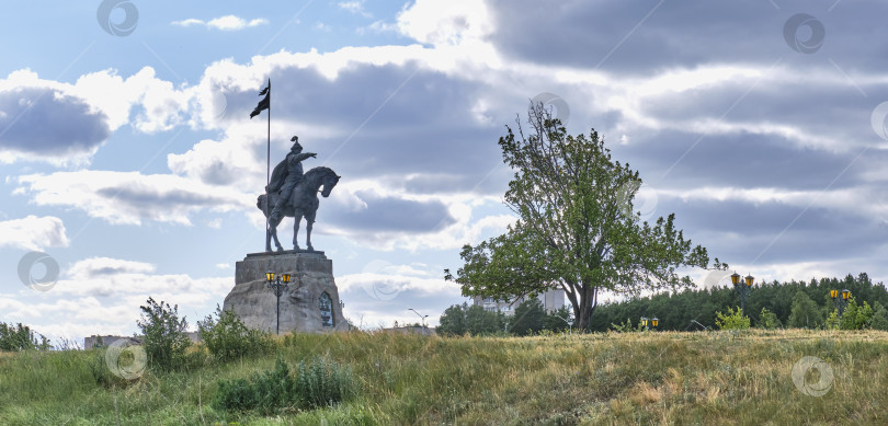 Скачать Памятник болгарскому эмиру Ибрагиму, Елабуга, Россия фотосток Ozero