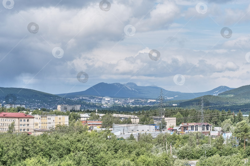 Скачать Панорама города и окрестностей, Таганайский хребет, Златоуст, Россия фотосток Ozero