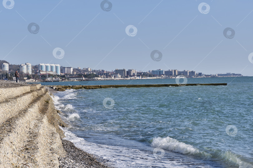 Скачать Побережье Черного моря недалеко от Хосты, Сочи, Россия фотосток Ozero