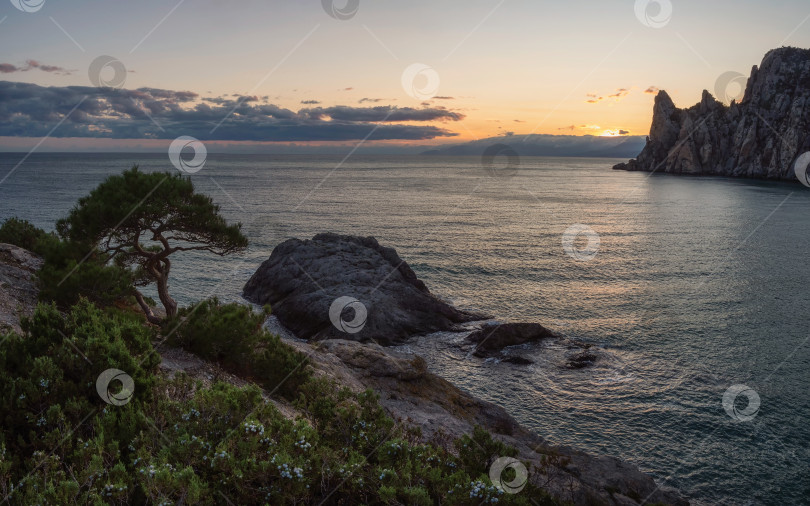 Скачать Крым. Гора Караул -оба. Побережье Черного моря. фотосток Ozero