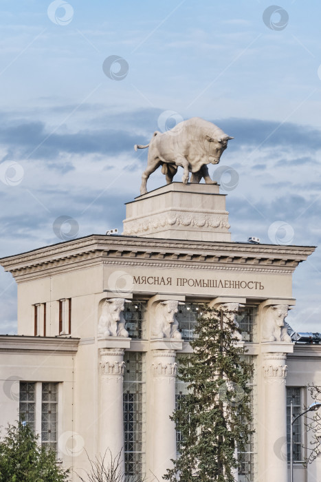 Скачать Фасад павильона мясной промышленности на Выставке достижений народного хозяйства, Москва, Россия фотосток Ozero