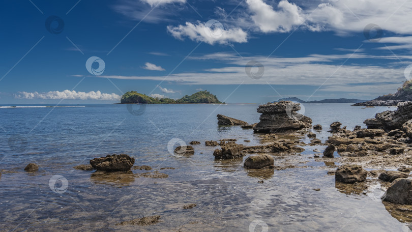 Скачать Время отлива в океане. Прибрежная зона. фотосток Ozero