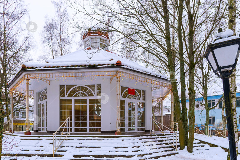 Скачать Столовая с минеральной водой в городе. Архитектура курорта. фотосток Ozero