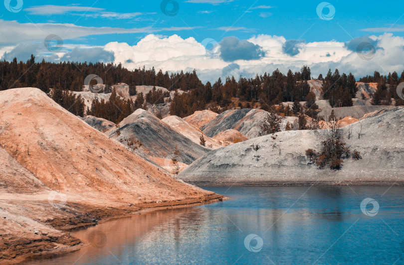 Скачать Карьер глины для извлечения глины гора глины, гари, угля фотосток Ozero