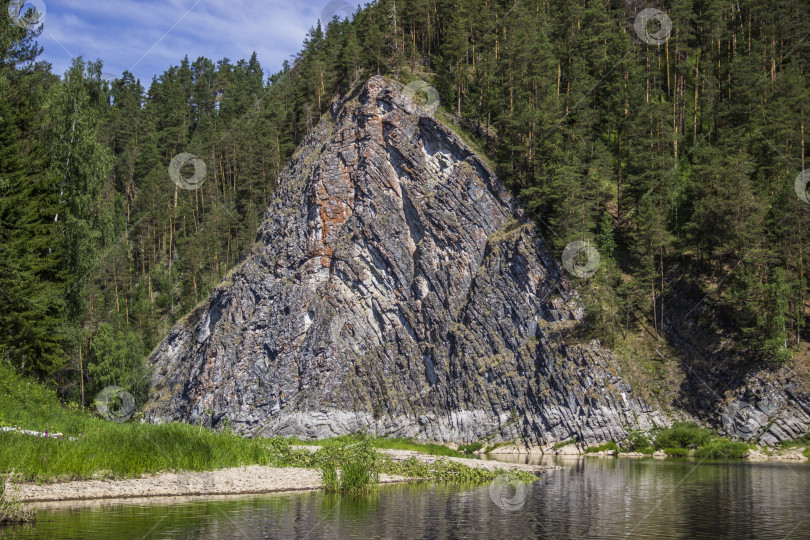 Скачать Камень Дужной, река Чусовая. фотосток Ozero