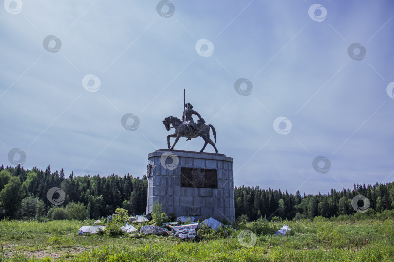 Скачать Памятник Акинфию Демидову на реке Чусовая. Деревня Харёнки фотосток Ozero