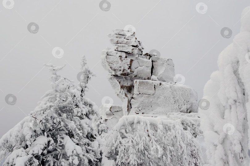 Скачать Статуи из натурального камня, каменные колонны фотосток Ozero