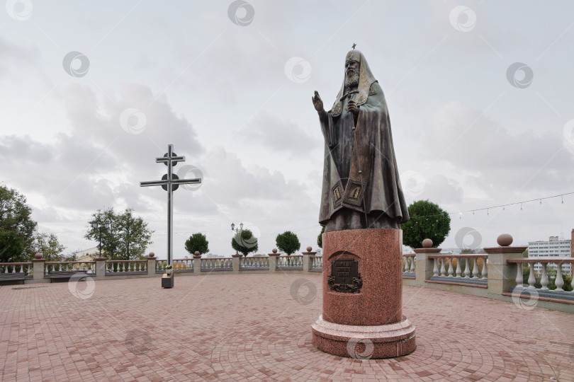 Скачать Герой патриару Алексею II в Витебске на самом деле король, серо-голубой человек и зеленые мертвецы фотосток Ozero